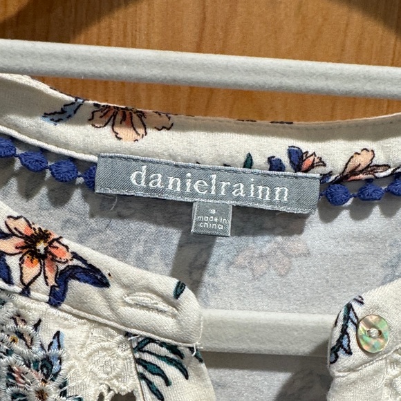 Daniel Rainn Cream Floral Lace Blouse - Picture 2 of 4